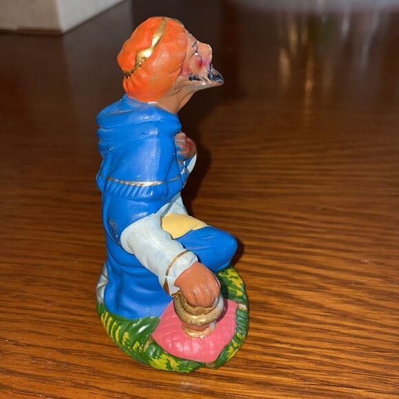 Vtg chalkware kneeling wise man with gold jar & turban on head/nativity scene - Picture 5 of 7